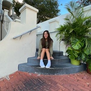 Meet your Posher, Hannah